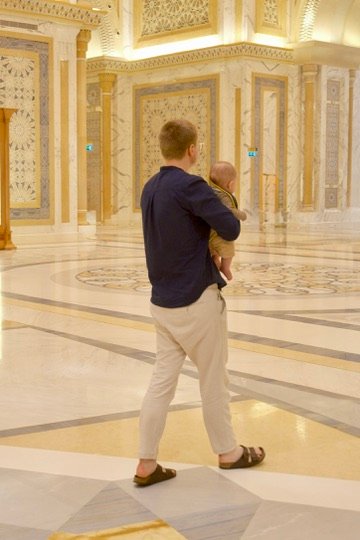 voyager avec bébé - Journal de Papa Abu Dhabi